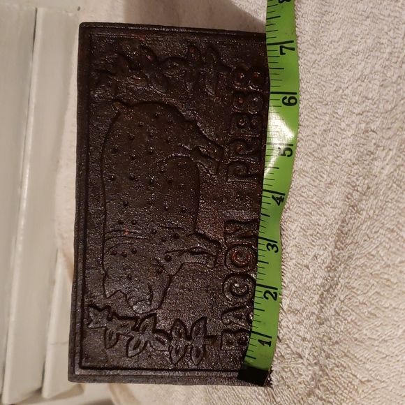 Cast Iron Bacon Press - Picture 6 of 7